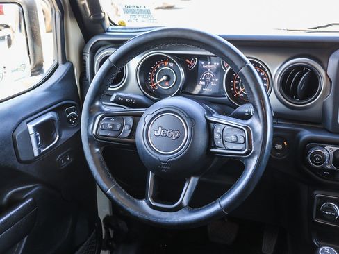Used 2022 Jeep Gladiator Sport AWD/4WD image 19