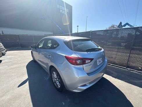 Used 2017 MAZDA MAZDA3 Sport FWD image 8