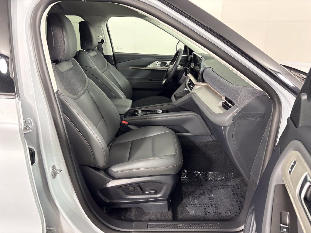 New 2026 Ford Explorer Active w/ Active Comfort Package RWD image 5