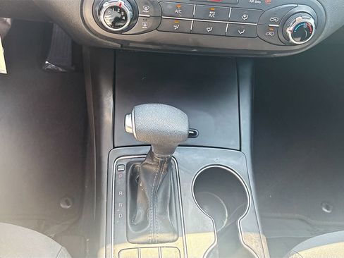 Used 2019 Kia Sorento FWD image 16