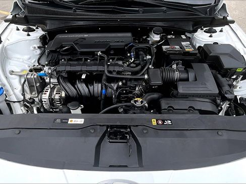 Certified 2025 Hyundai Elantra Sport image 10
