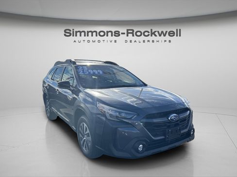 Used 2023 Subaru Outback Premium image 2