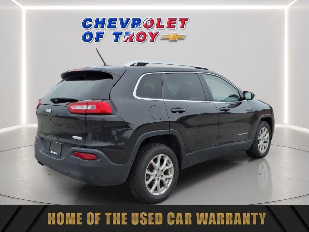 Used 2015 Jeep Cherokee Latitude w/ Cold Weather Group FWD image 9