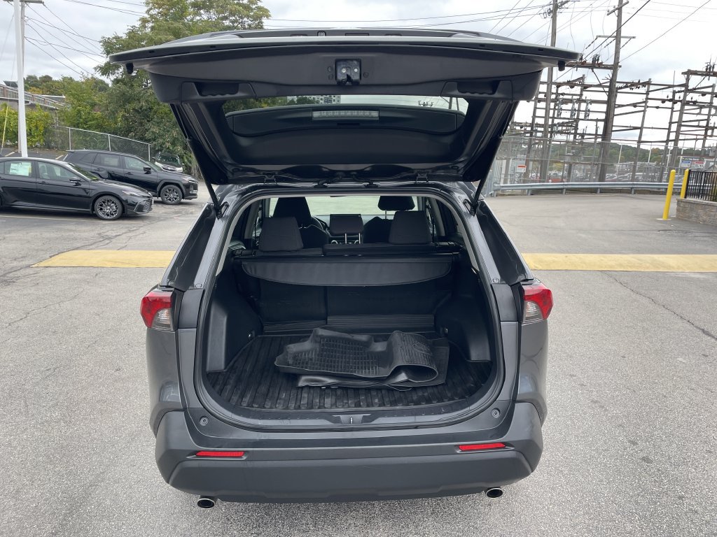 Certified 2022 Toyota RAV4 LE AWD/4WD image 13