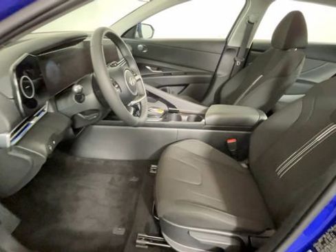 Used 2025 Hyundai Elantra SEL FWD image 24