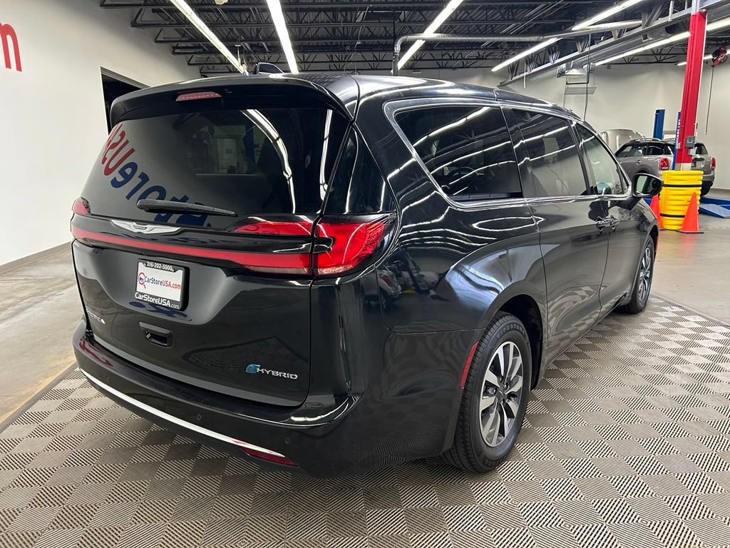Used 2023 Chrysler Pacifica Touring-L FWD image 12