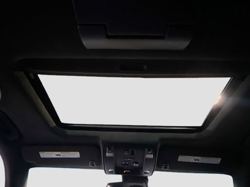 Used 2016 Cadillac Escalade Platinum image 17