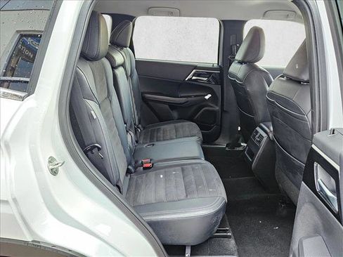 Used 2024 Mitsubishi Outlander SE image 22