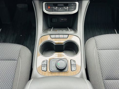 Used 2023 GMC Acadia SLE w/ Driver Convenience Package image 24