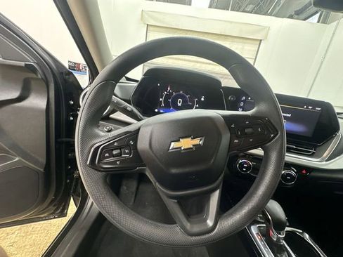 Used 2024 Chevrolet Trax LT image 12