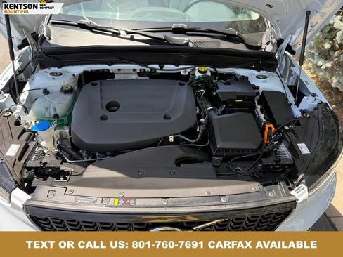 Used 2026 Volvo XC40 B5 Plus AWD/4WD image 32