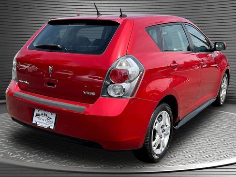 Used 2010 Pontiac Vibe w/ Preferred Package FWD image 6
