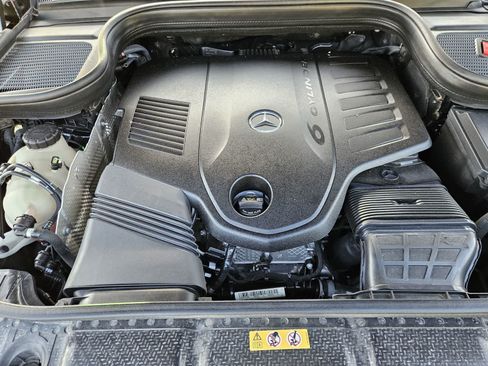 Used 2021 Mercedes-Benz GLS 450 4MATIC image 31