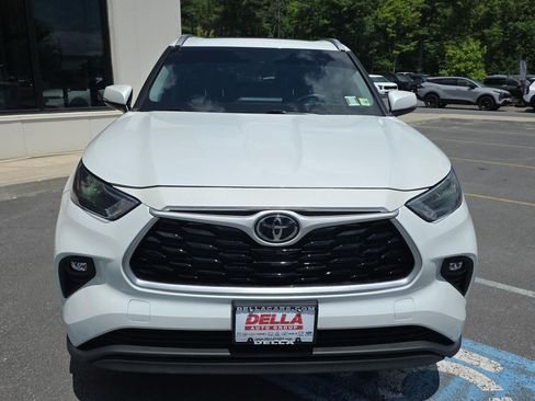 Used 2022 Toyota Highlander XLE AWD/4WD image 14