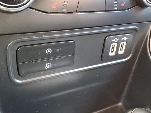 Certified 2019 Ford EcoSport SE image 16