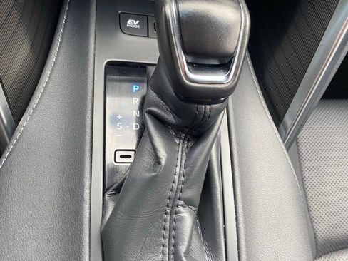 Used 2023 Toyota Venza Limited image 18