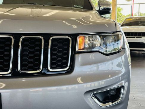 Used 2020 Jeep Grand Cherokee Limited AWD/4WD image 16