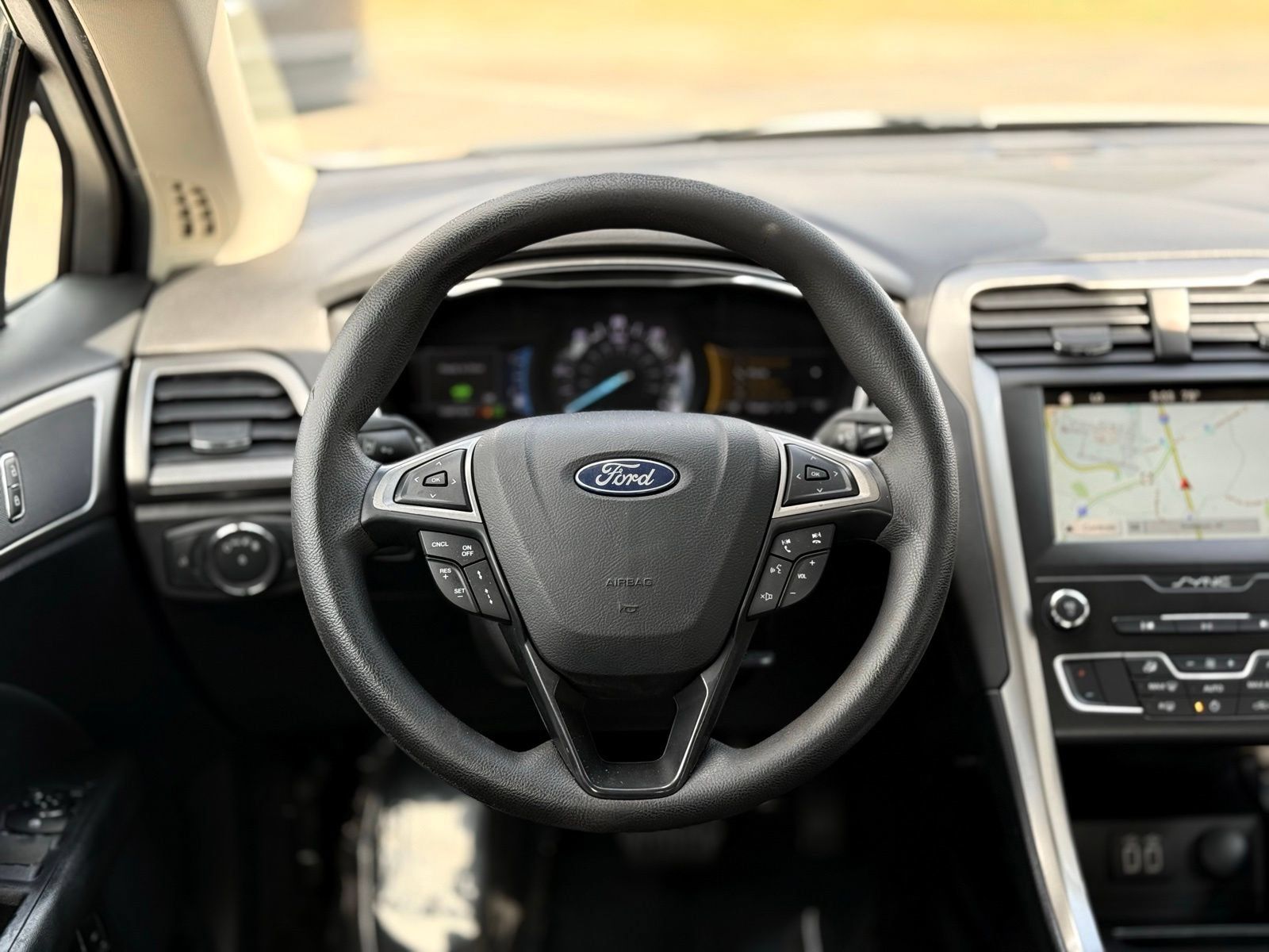 Used 2019 Ford Fusion SE FWD image 25