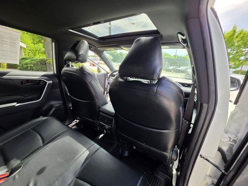 Used 2021 Toyota RAV4 SE w/ Weather & Moonroof Package AWD/4WD image 15