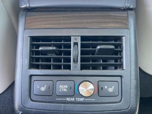 Used 2013 Toyota Avalon Limited image 22