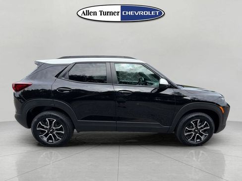 Used 2023 Chevrolet TrailBlazer ACTIV w/ Convenience Package AWD/4WD image 3