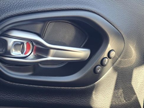 Used 2023 Jeep Cherokee Altitude Lux w/ Lux Elite Package image 23