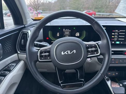 Used 2025 Kia Sorento S image 15