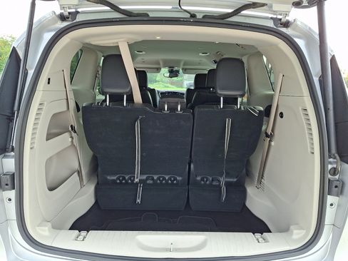Used 2024 Chrysler Pacifica Touring-L FWD image 29