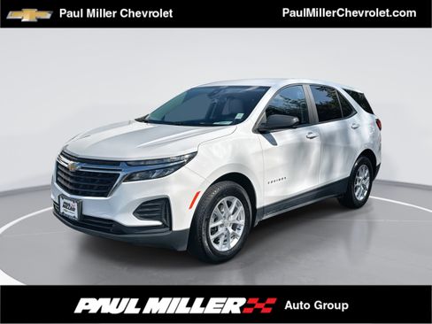 Certified 2023 Chevrolet Equinox LS w/ LS Convenience Package FWD image 1