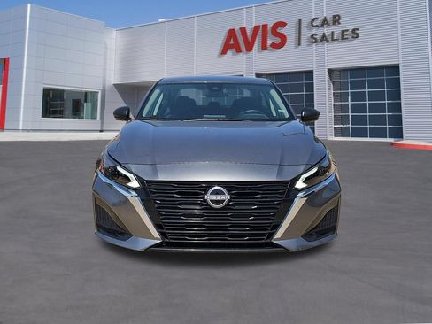 Used 2025 Nissan Altima 2.5 SV FWD image 2