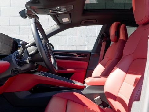 Certified 2024 Porsche Macan 4 Electric image 18