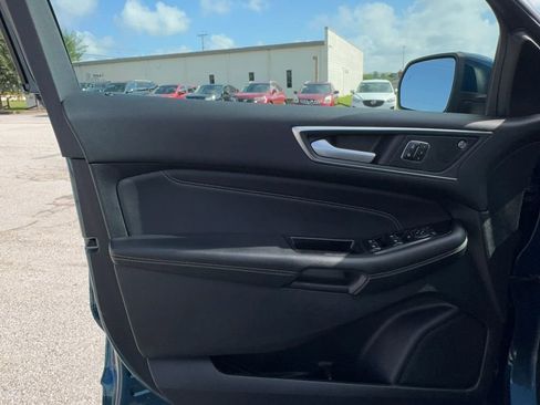 Used 2020 Ford Edge Titanium FWD image 12