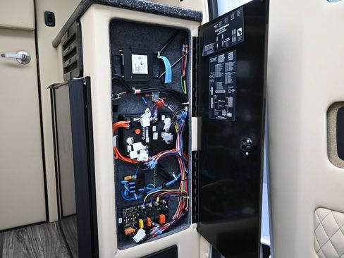Used 2020 Mercedes-Benz Sprinter 2500 image 26