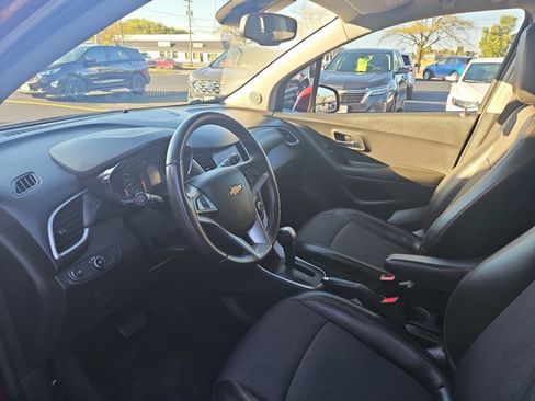 Used 2021 Chevrolet Trax LT w/ LT Convenience Package image 7