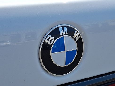 Used 2022 BMW 750i xDrive w/ Executive Package image 29