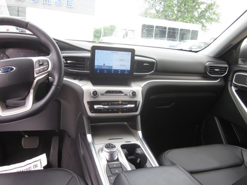 Used 2023 Ford Explorer XLT w/ Equipment Group 202A AWD/4WD image 14