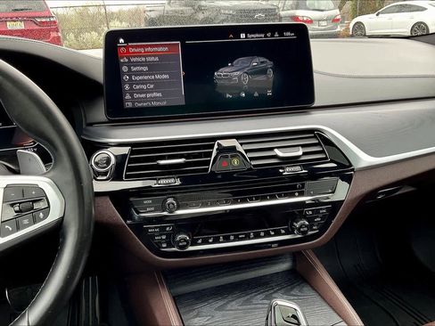 Used 2023 BMW M550i xDrive w/ Dynamic Handling Package image 6