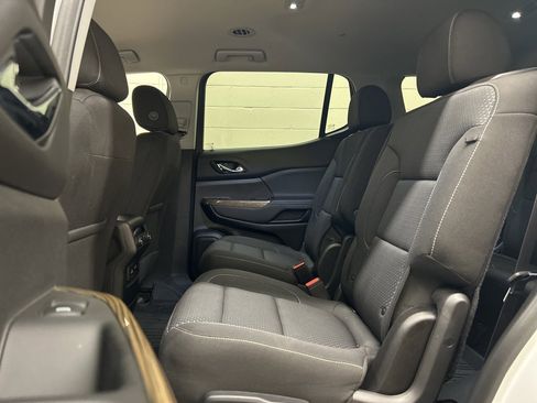 Used 2023 GMC Acadia SLE w/ Driver Convenience Package image 8