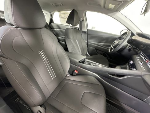 Used 2024 Hyundai Elantra Blue image 20