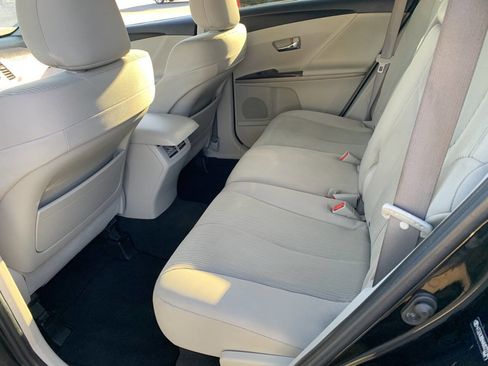 Used 2010 Toyota Venza FWD 4cyl 4dr Crossover image 15