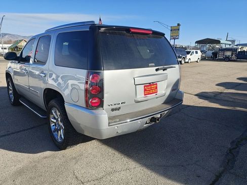 Used 2014 GMC Yukon Denali AWD/4WD image 2