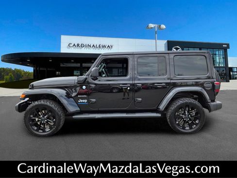 Used 2024 Jeep Wrangler Unlimited Sahara w/ Technology Group AWD/4WD image 3