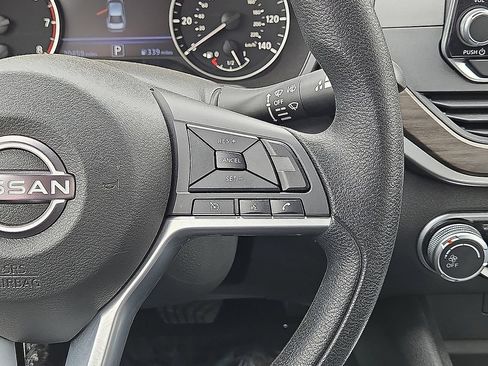 Used 2025 Nissan Altima 2.5 SV FWD image 19