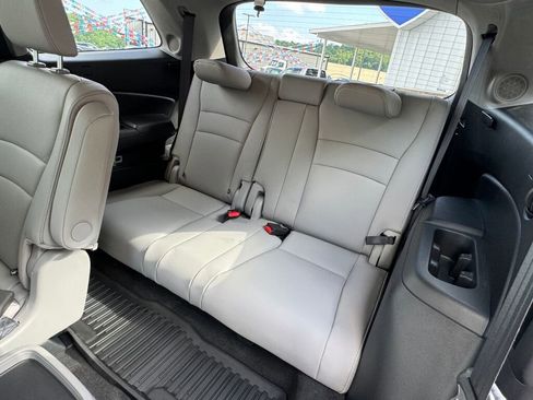 Used 2019 Honda Pilot Touring image 17