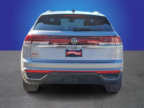 Used 2024 Volkswagen Atlas Cross Sport SE image 5