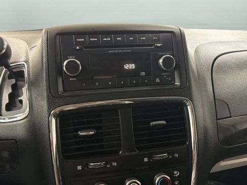 Used 2014 Dodge Grand Caravan SXT FWD image 13