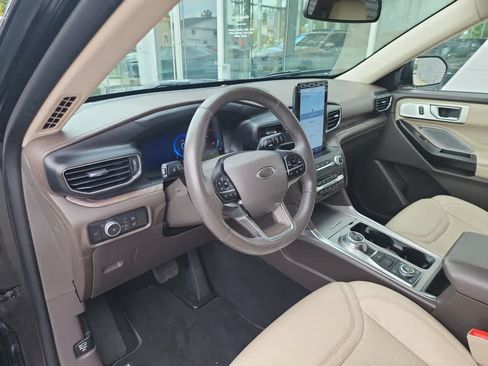 Used 2020 Ford Explorer Platinum w/ Premium Technology Package AWD/4WD image 12