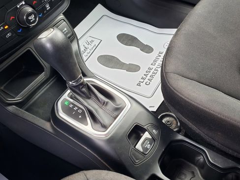 Used 2018 Jeep Renegade Latitude image 27