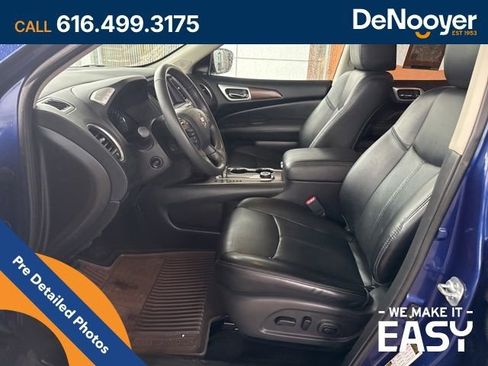 Used 2017 Nissan Pathfinder Platinum w/ Family Entertainment Package image 11