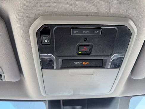 Used 2022 Toyota Tundra SR5 w/ SR5 Convenience Package AWD/4WD image 25